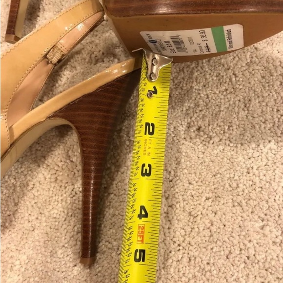 ENZO ANGIOLINI  9 PATENT LEATHER Wood Heel - Picture 5 of 9